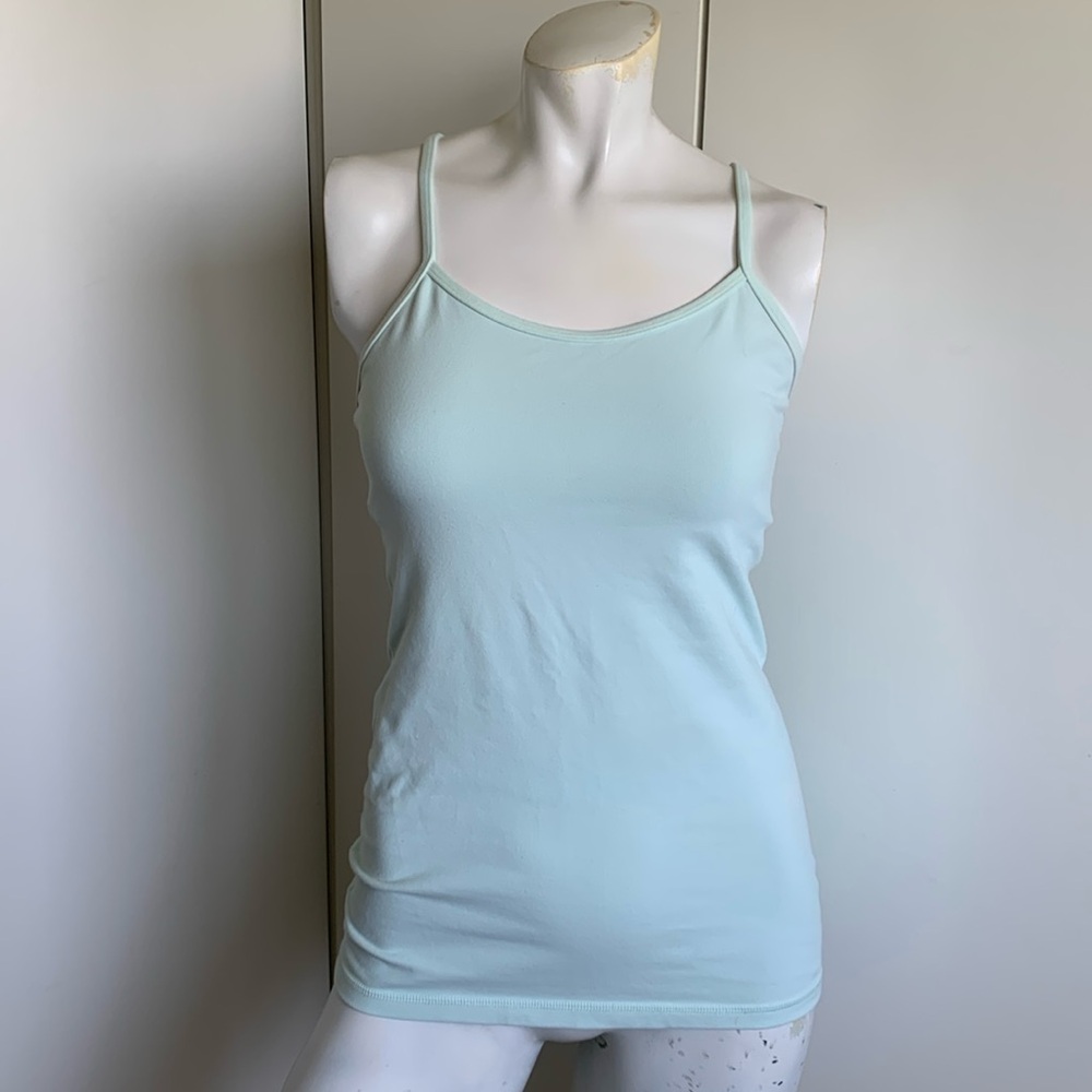 Lululemon Active Ghana size 4 Y-strap tank top pale blue built-in bra